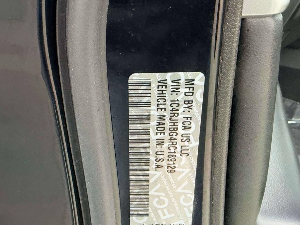 Used 2024 Jeep Grand Cherokee Limited AWD/4WD image 16