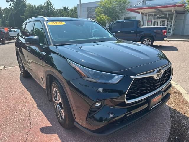 Used 2022 Toyota Highlander XLE image 7