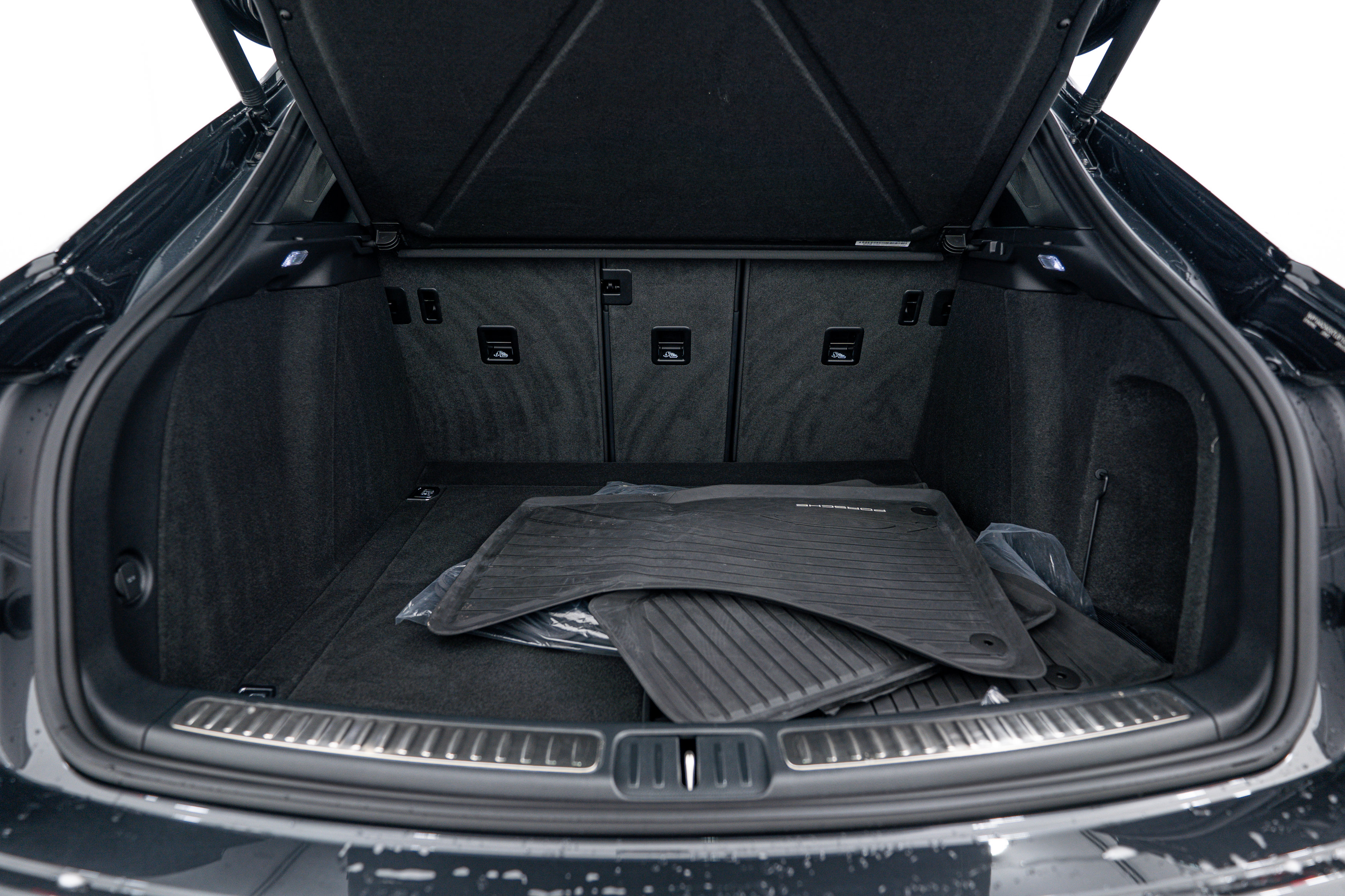 Certified 2026 Porsche Macan AWD/4WD image 26