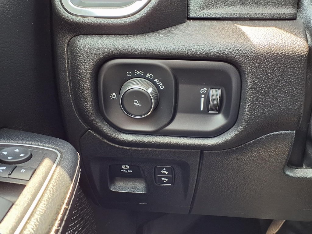 Used 2023 RAM 1500 Laramie w/ Off Road Group AWD/4WD image 17
