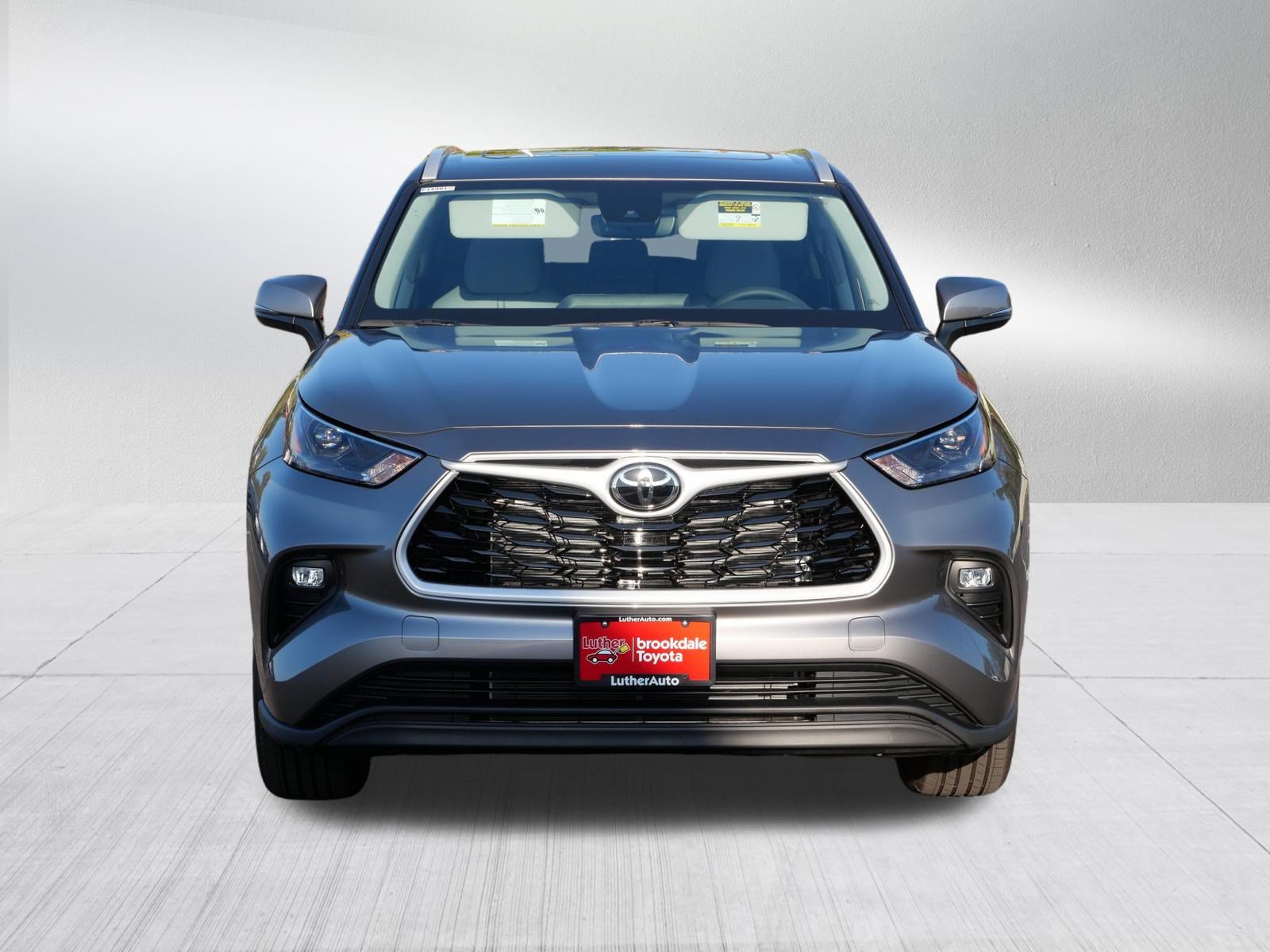 Certified 2026 Toyota Highlander XLE AWD/4WD image 2