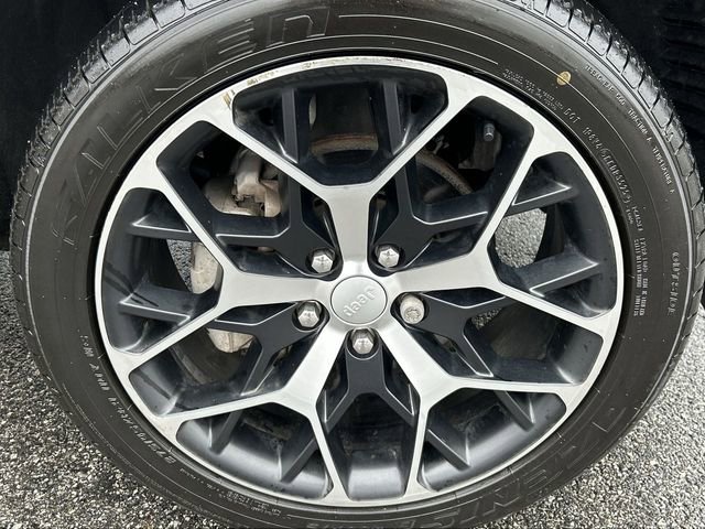Used 2023 Jeep Grand Cherokee Summit AWD/4WD image 13