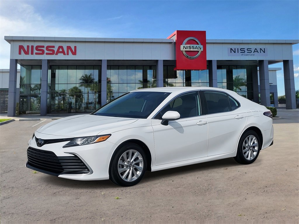 Used 2023 Toyota Camry LE image 10