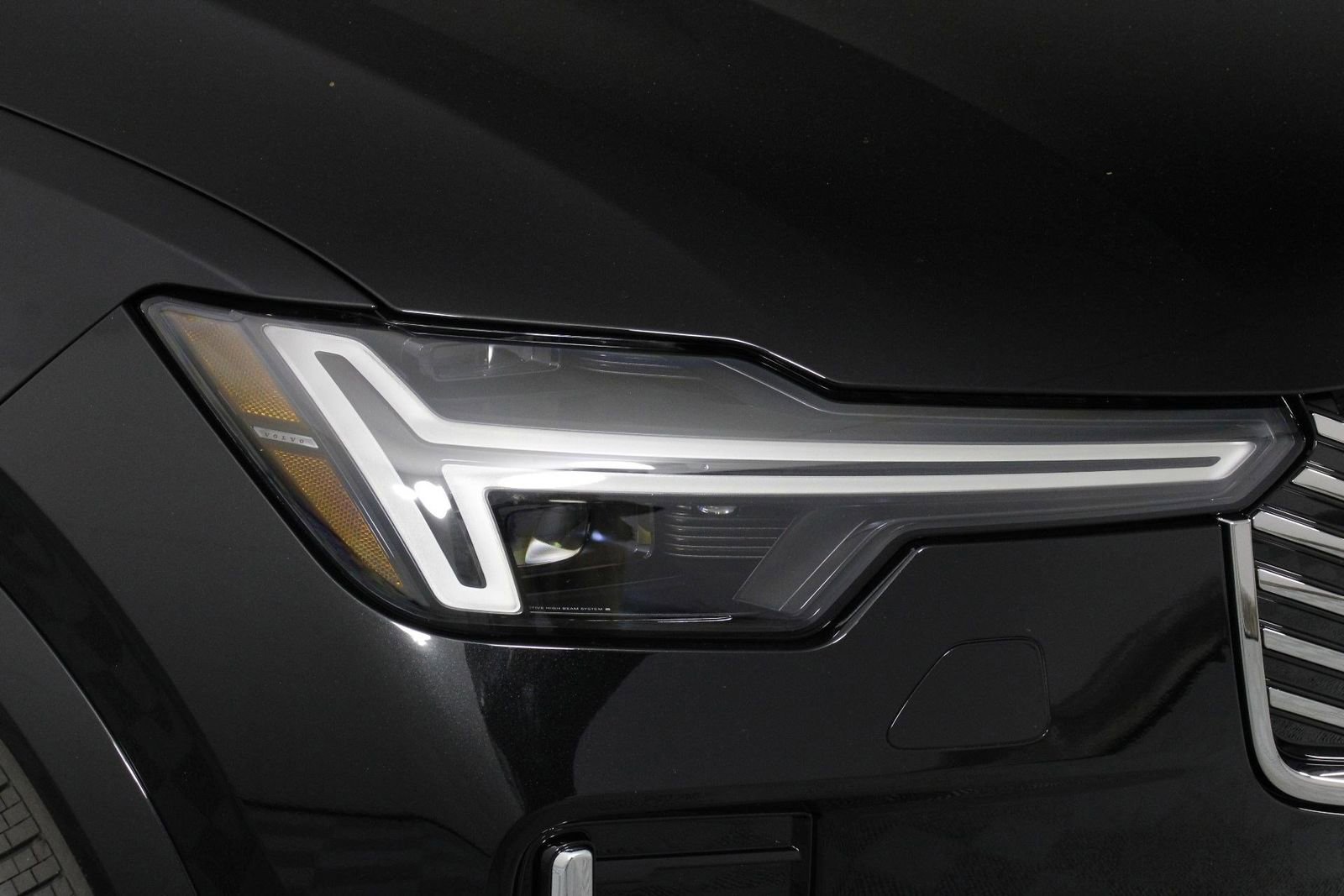 New 2026 Volvo XC90 T8 Plus w/ Protection Package Premier image 14