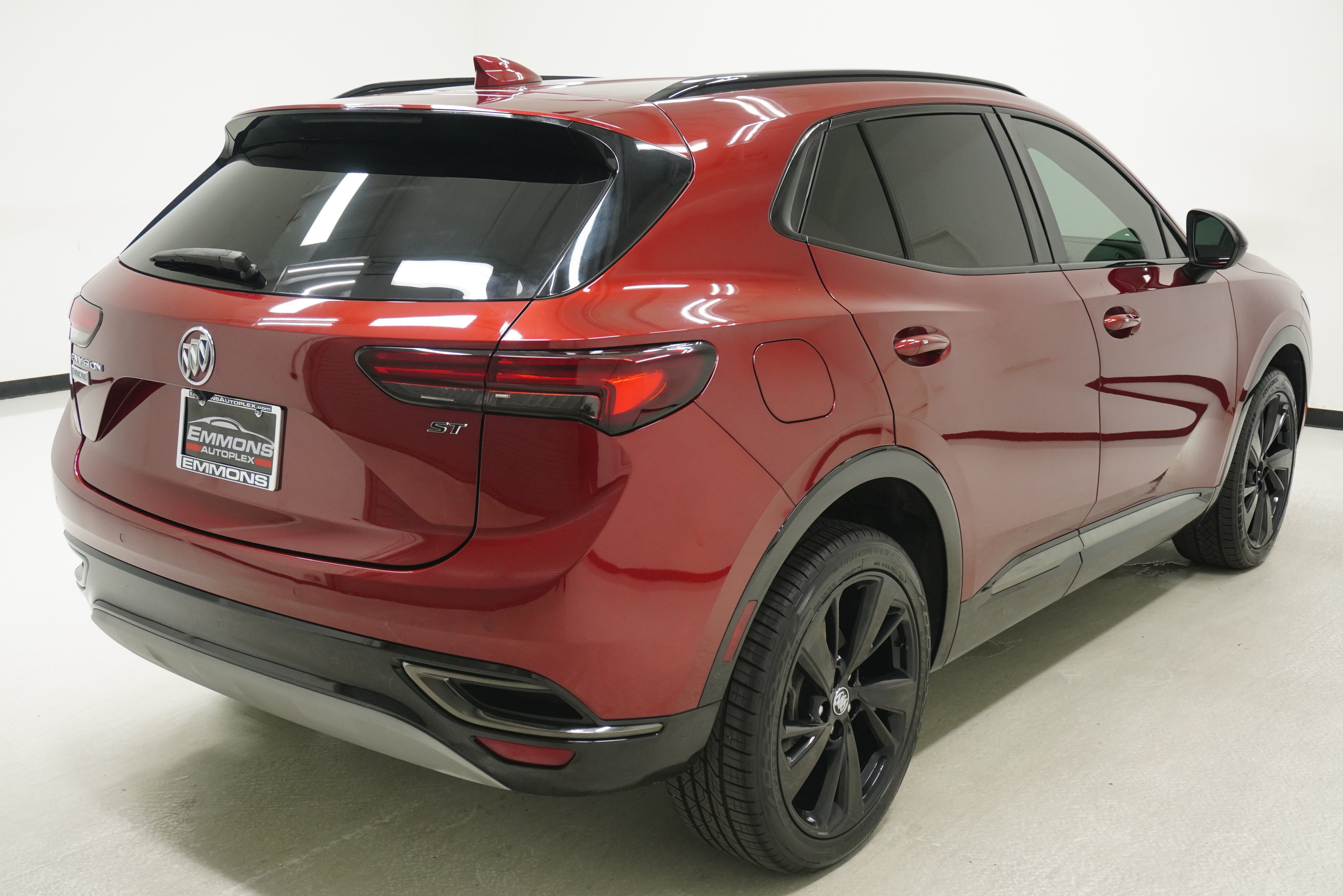 Used 2022 Buick Envision Essence w/ Sport Touring Package FWD image 4