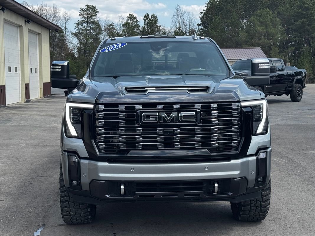 Used 2024 GMC Sierra 3500 Denali Ultimate AWD/4WD image 9