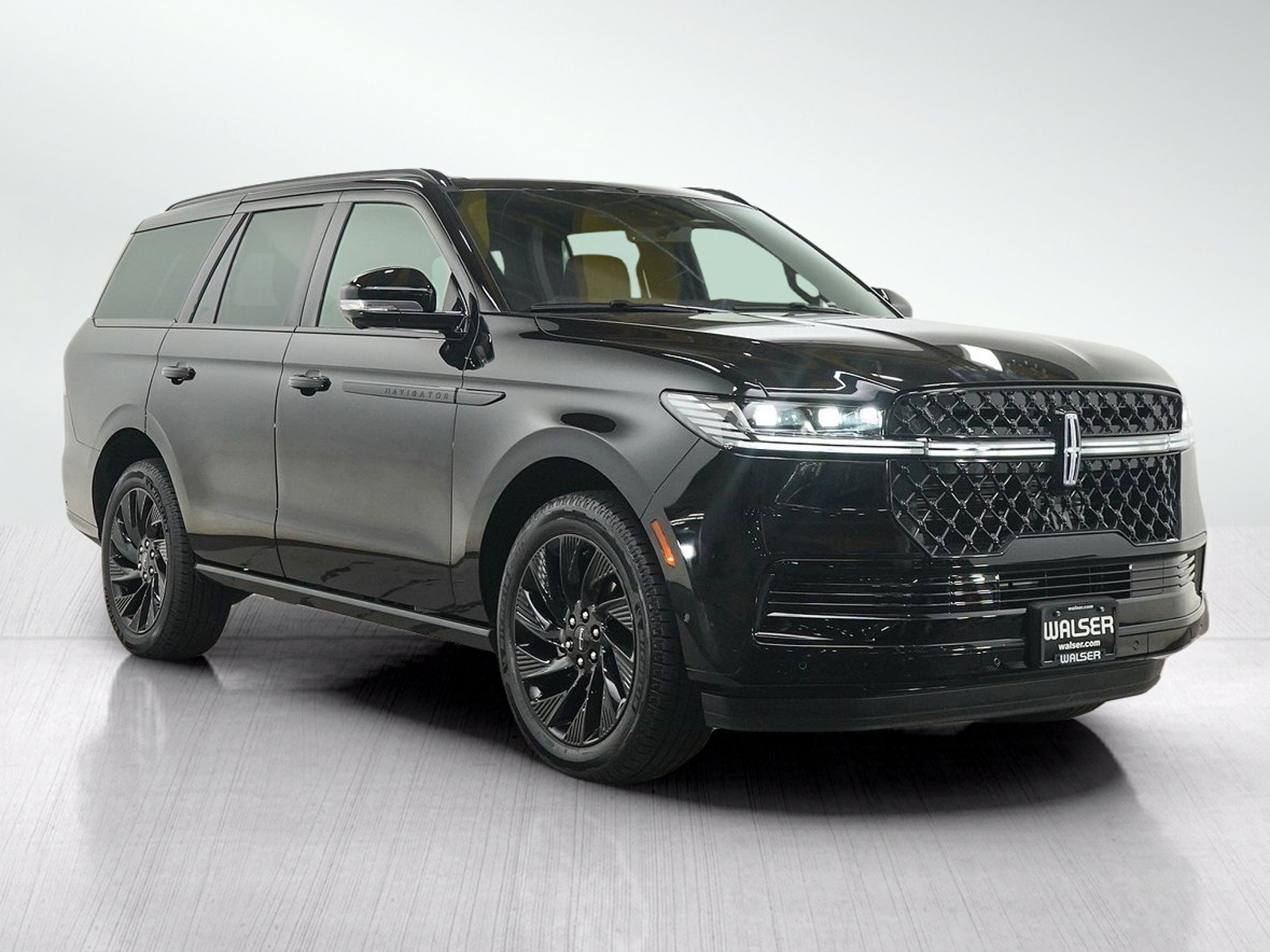 Used 2025 Lincoln Navigator Reserve w/ Jet Appearance Package AWD/4WD image 7