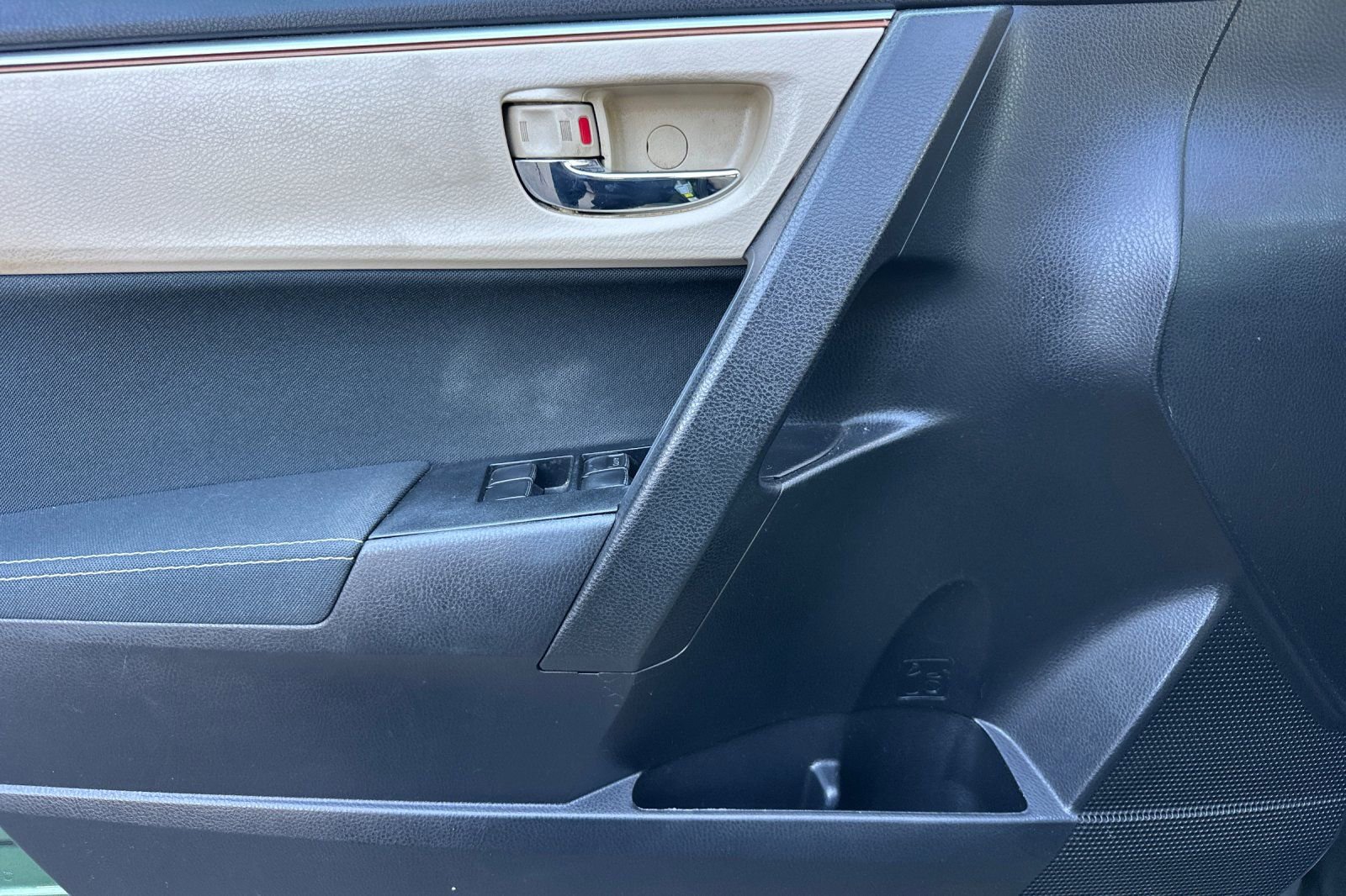 Used 2014 Toyota Corolla LE image 11