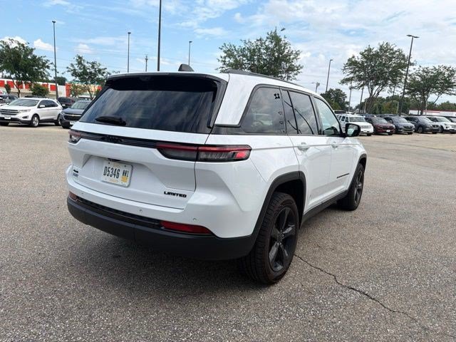 Used 2023 Jeep Grand Cherokee Limited w/ Luxury Tech Group II AWD/4WD image 5