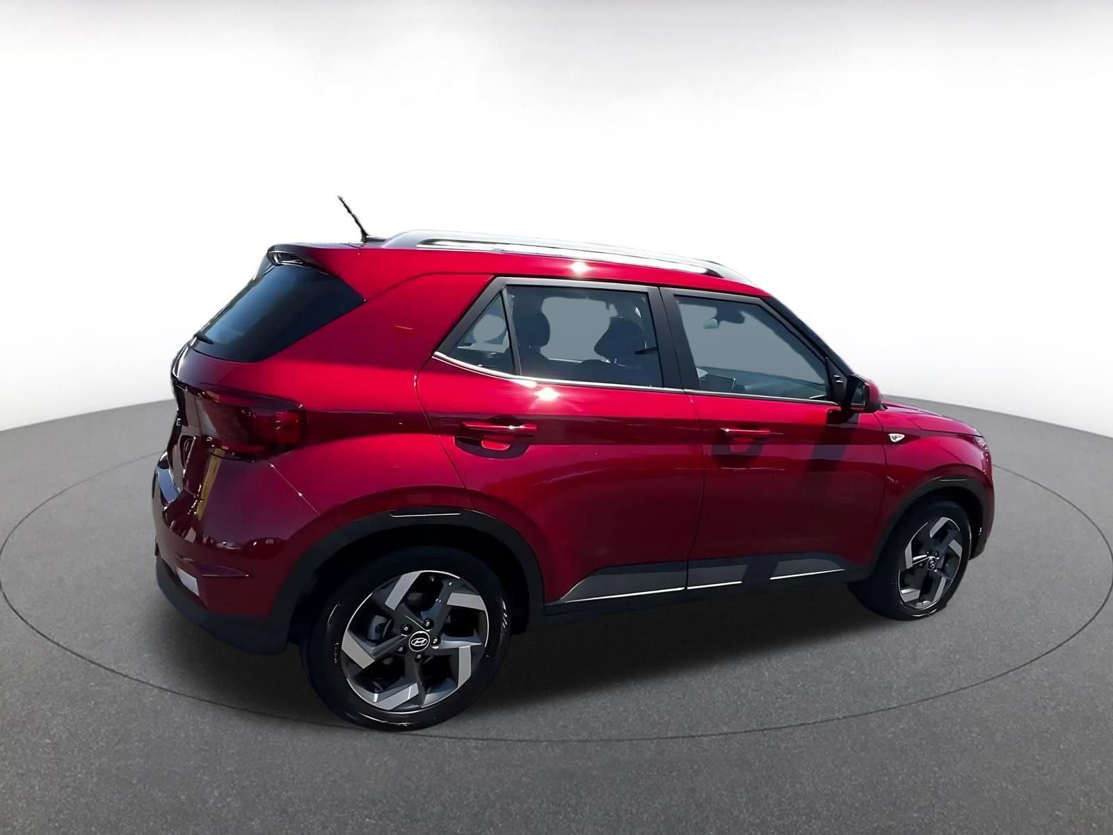 Used 2025 Hyundai Venue SEL FWD image 15