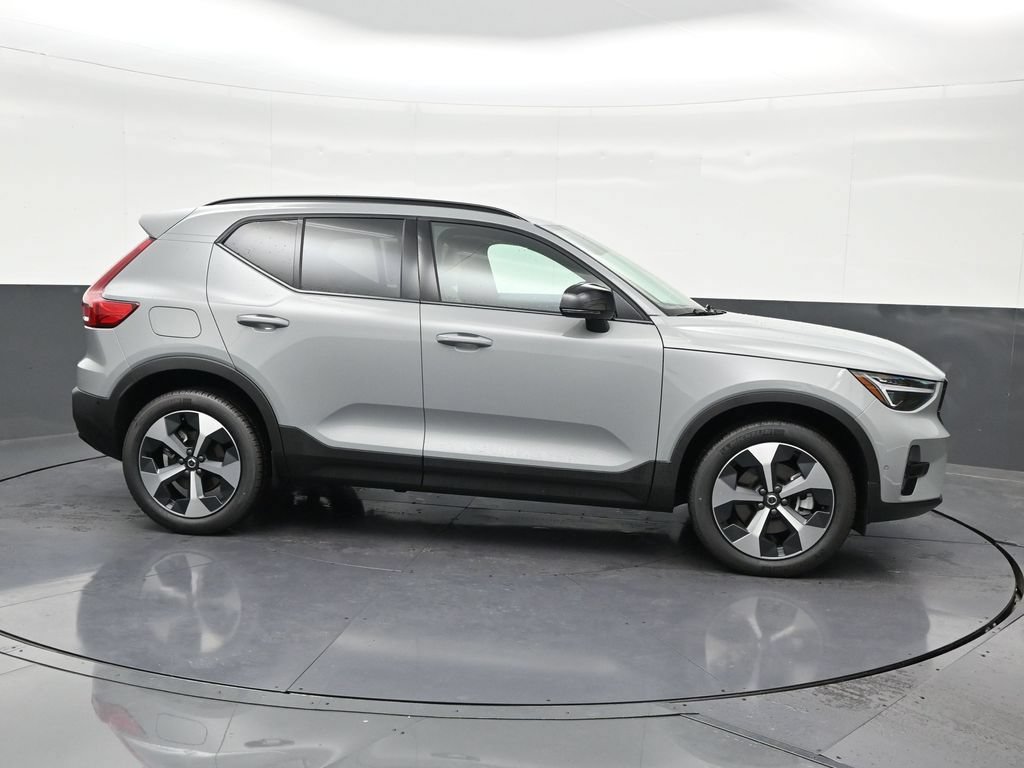New 2026 Volvo XC40 B5 Plus w/ Protection Package Premier AWD/4WD image 6