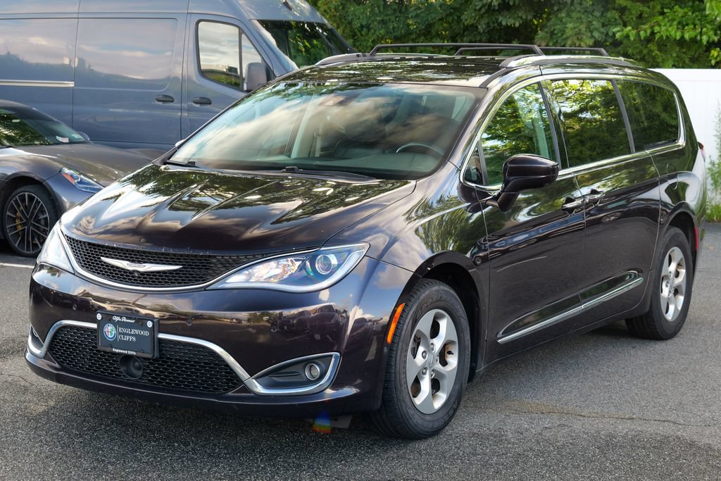 Used 2017 Chrysler Pacifica Touring-L Plus w/ Advanced Safetytec Group FWD image 3