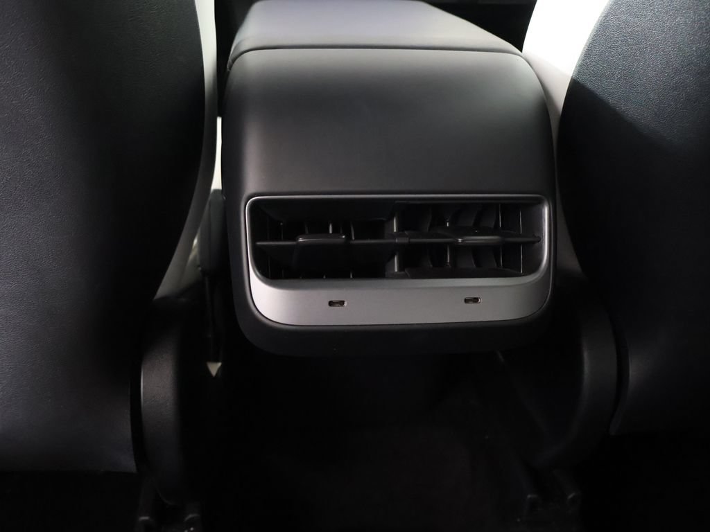 Used 2023 Tesla Model Y Long Range AWD/4WD image 44