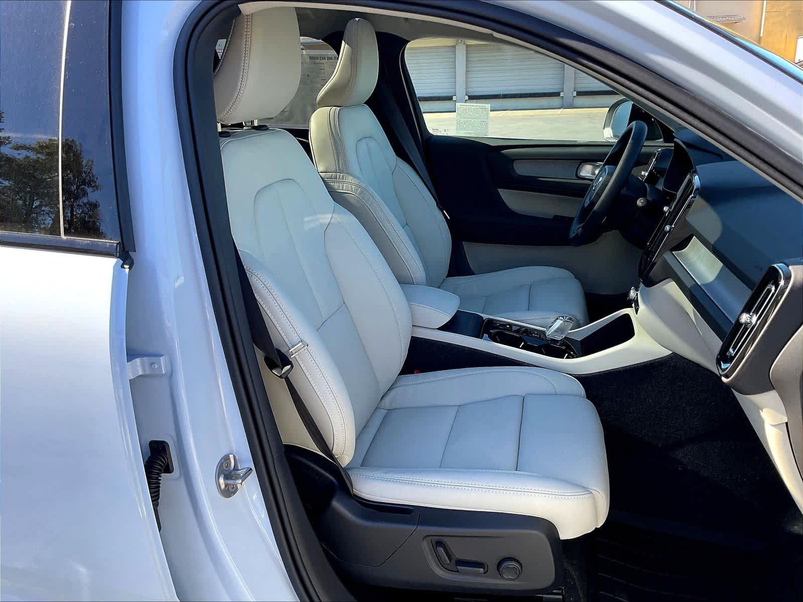 New 2026 Volvo XC40 B5 Plus w/ Protection Package Premier AWD/4WD image 31