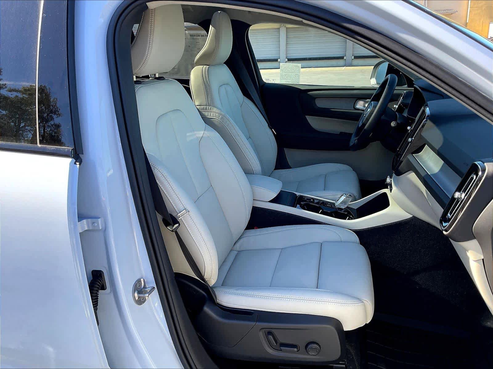 New 2026 Volvo XC40 B5 Plus w/ Protection Package Premier AWD/4WD image 31