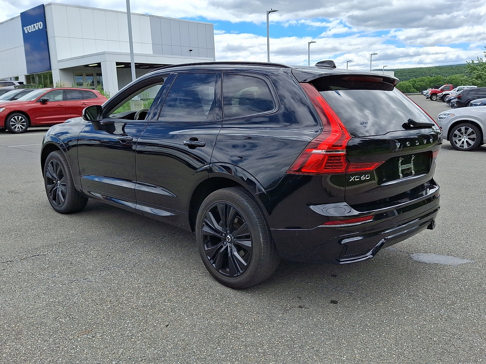Certified 2023 Volvo XC60 B5 Ultimate w/ Climate Package AWD/4WD image 4