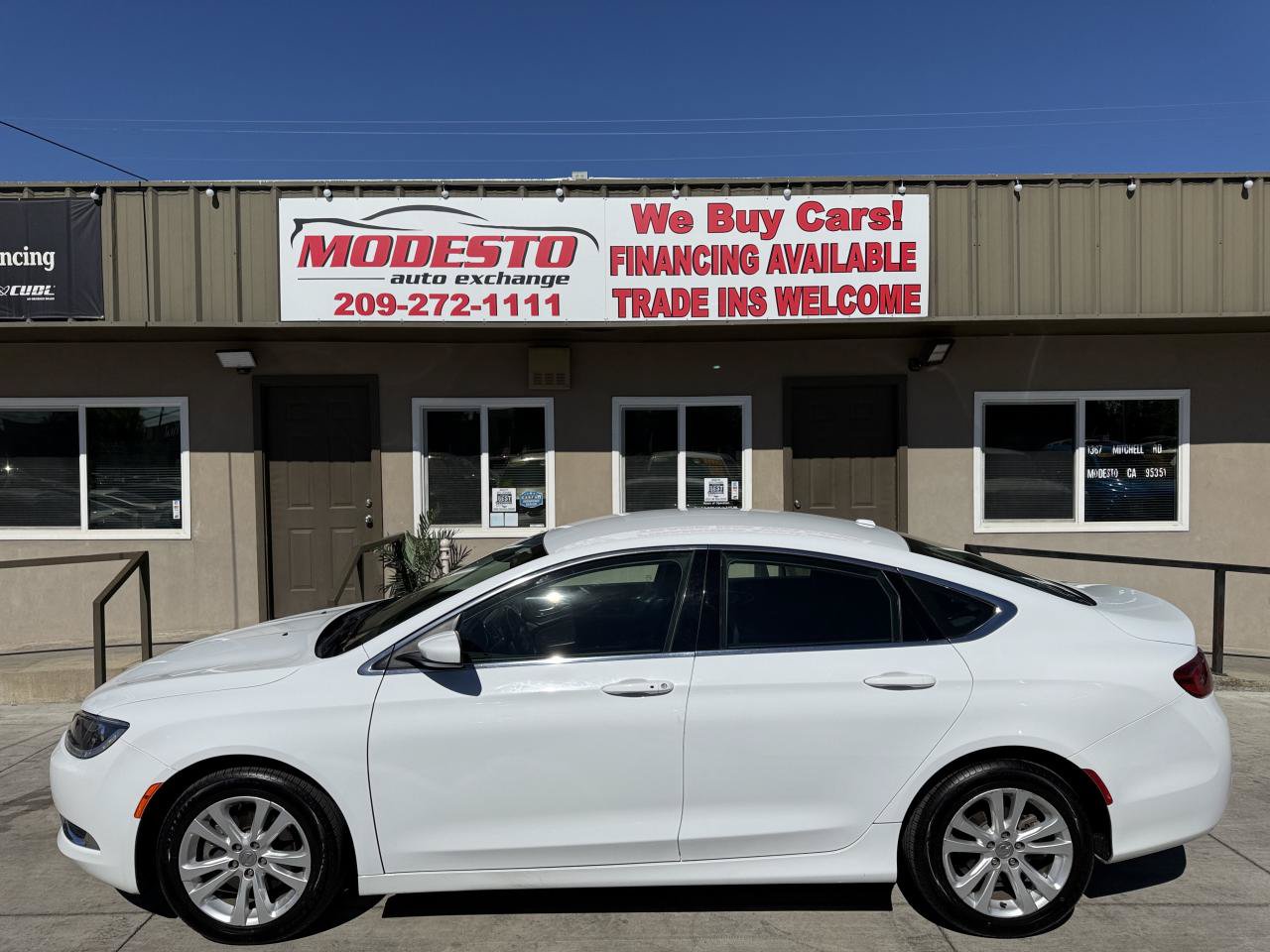 Used 2015 Chrysler 200 Limited w/ Convenience Group FWD image 6
