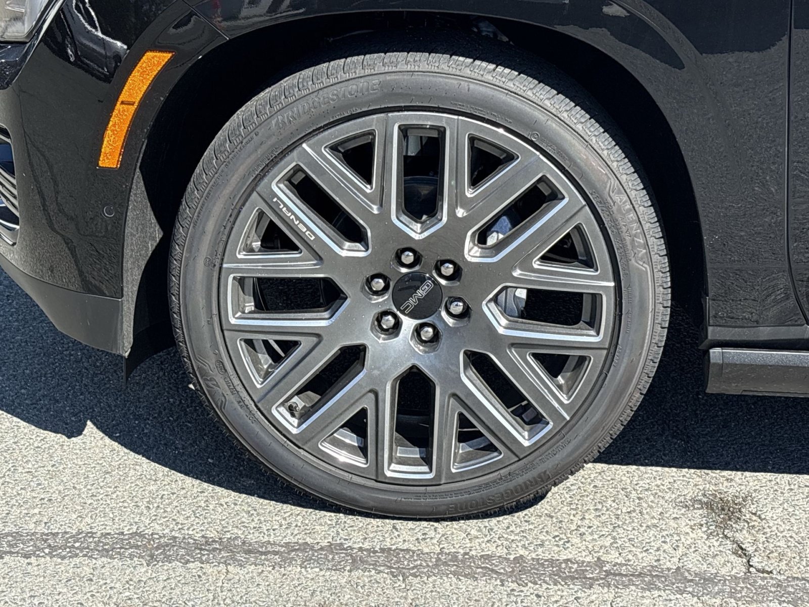 New 2026 GMC Yukon Denali Ultimate w/ LPO, Floor Liner Package AWD/4WD image 12