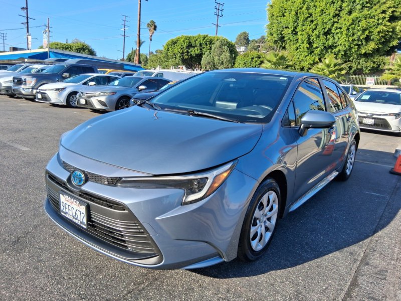 Used 2023 Toyota Corolla LE FWD image 3