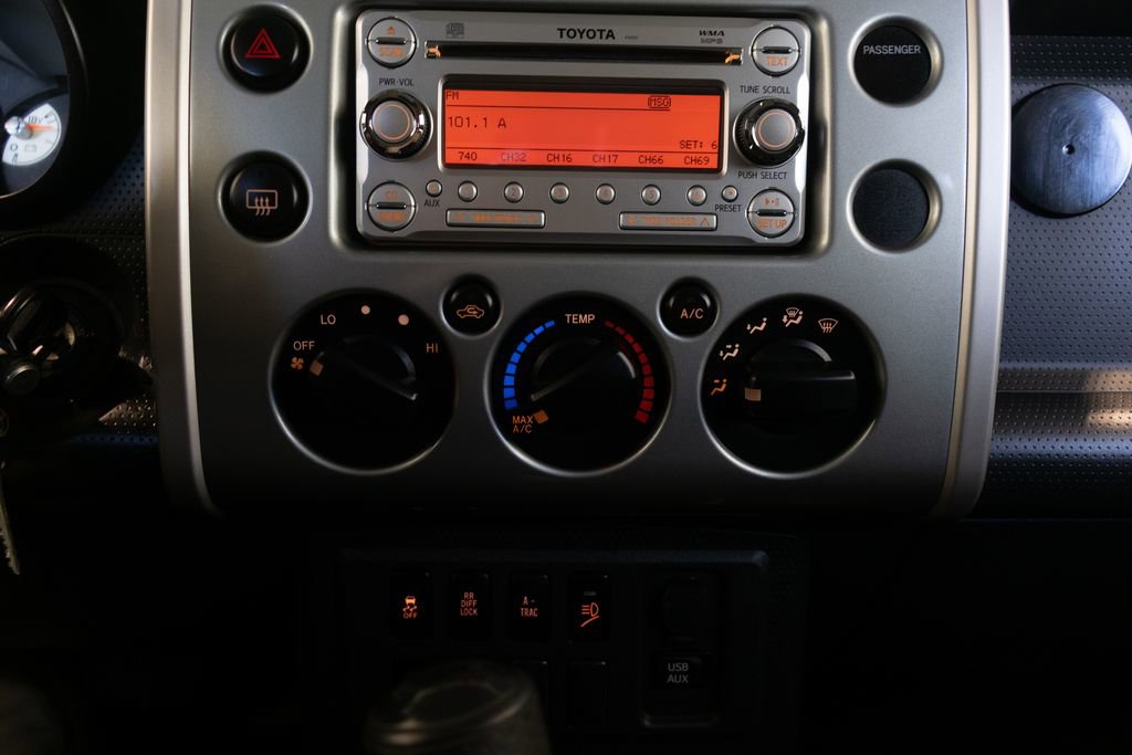 Used 2011 Toyota FJ Cruiser 4WD w/ Convenience Pkg image 31
