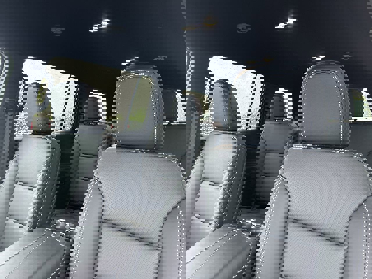 Used 2025 Chevrolet Traverse LT w/ Driver Confidence Package AWD/4WD image 22