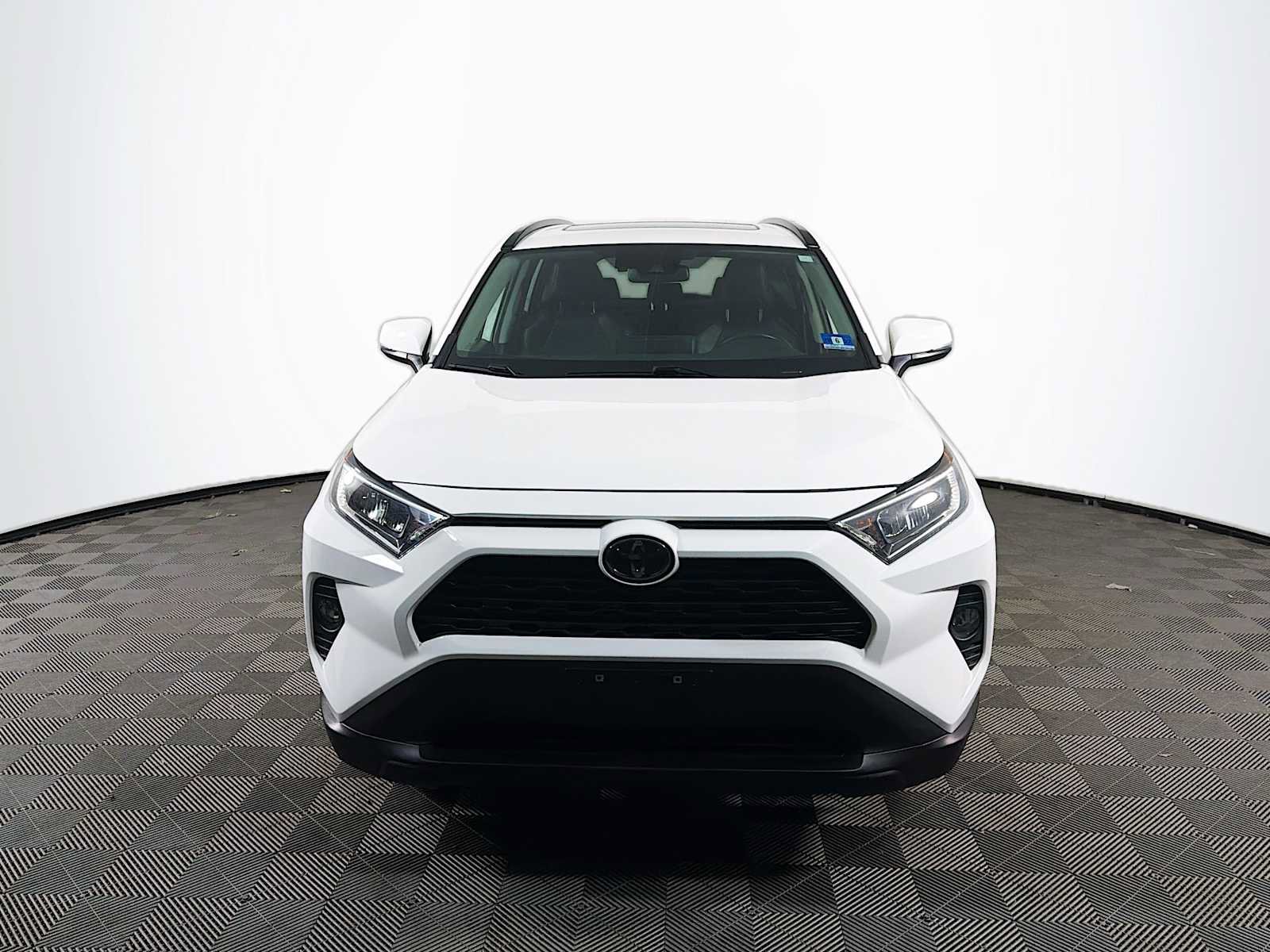Used 2020 Toyota RAV4 XLE Premium image 2
