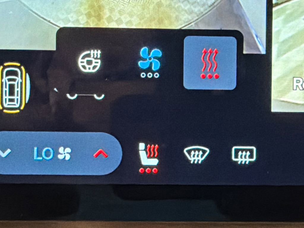 Used 2023 Rivian R1S Adventure image 32