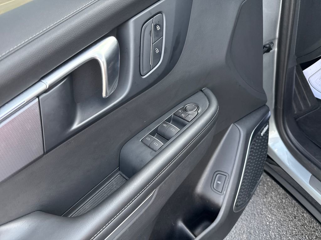 Used 2025 Buick Enclave Sport Touring image 13