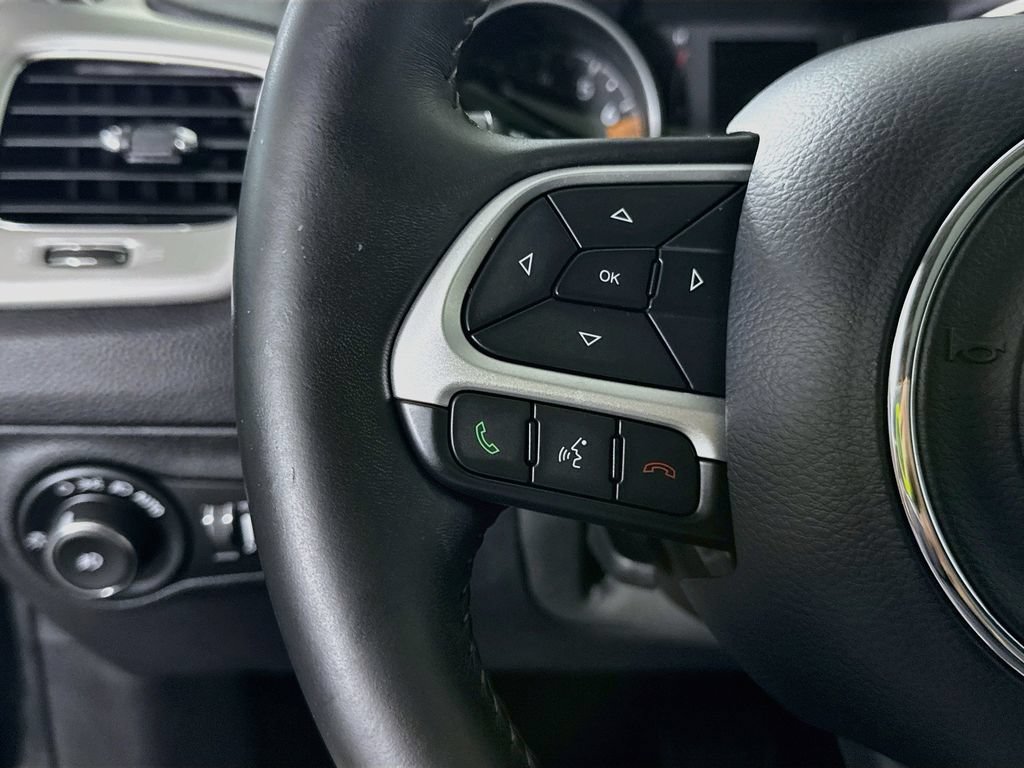 Used 2018 Jeep Compass Latitude AWD/4WD image 21