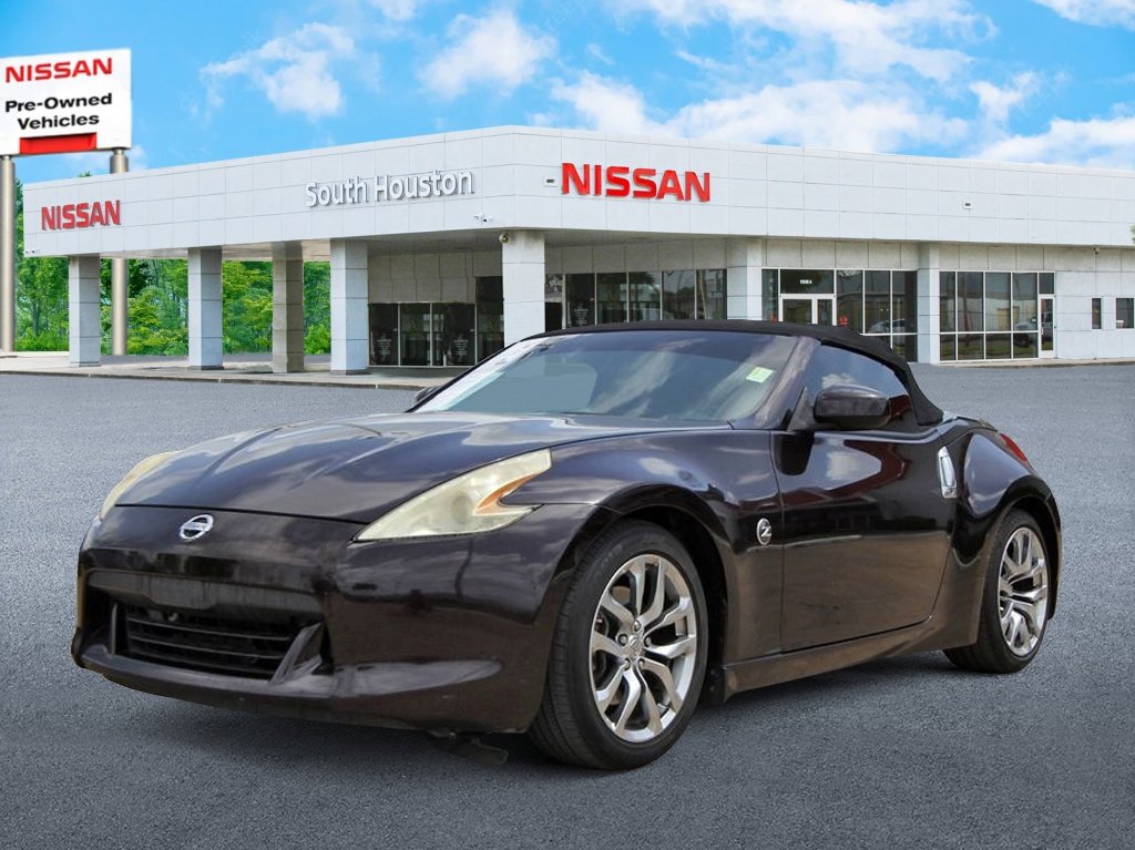Used 2010 Nissan 370Z Touring image 2