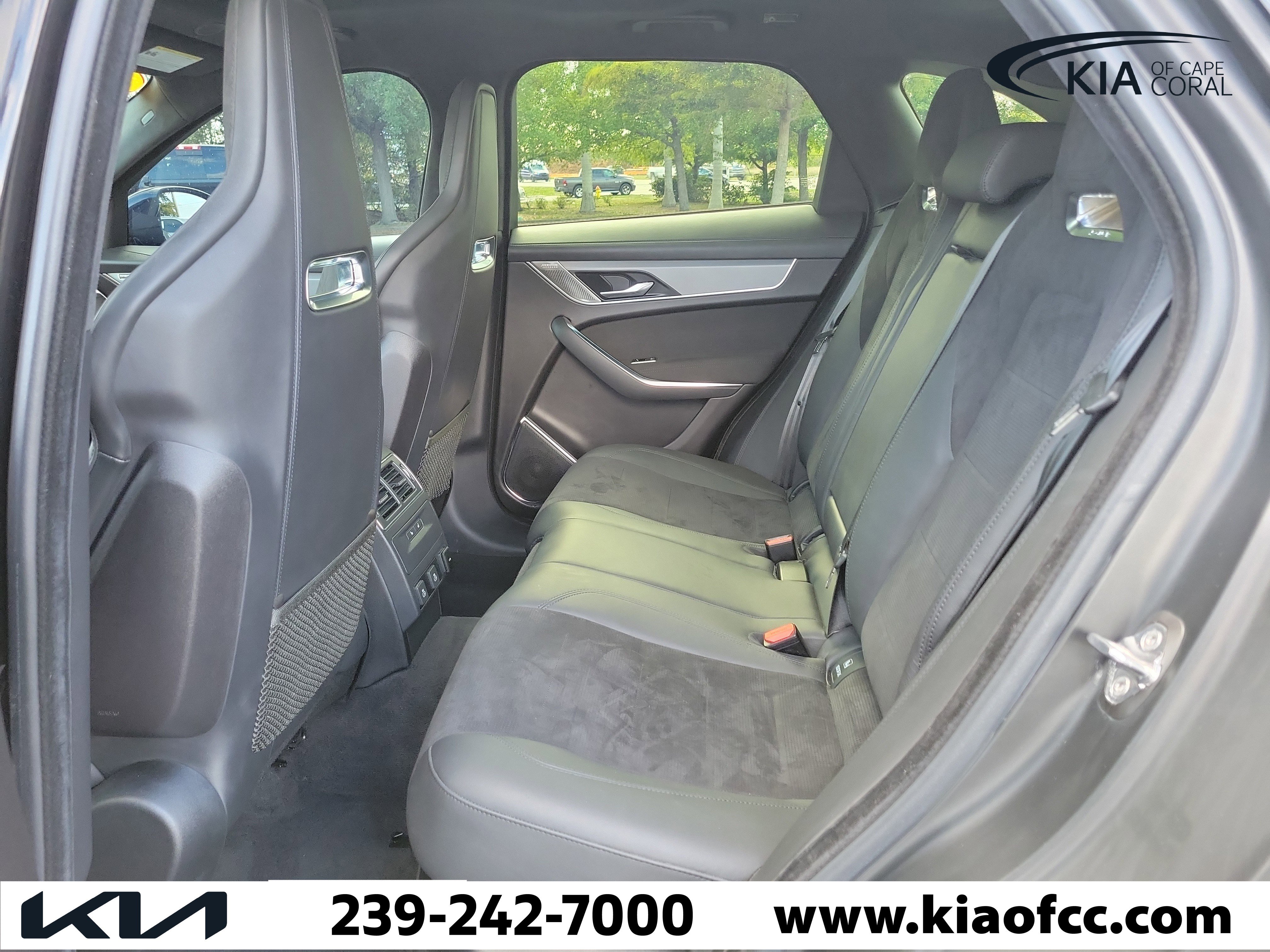 Used 2024 Jaguar F-PACE SVR image 13