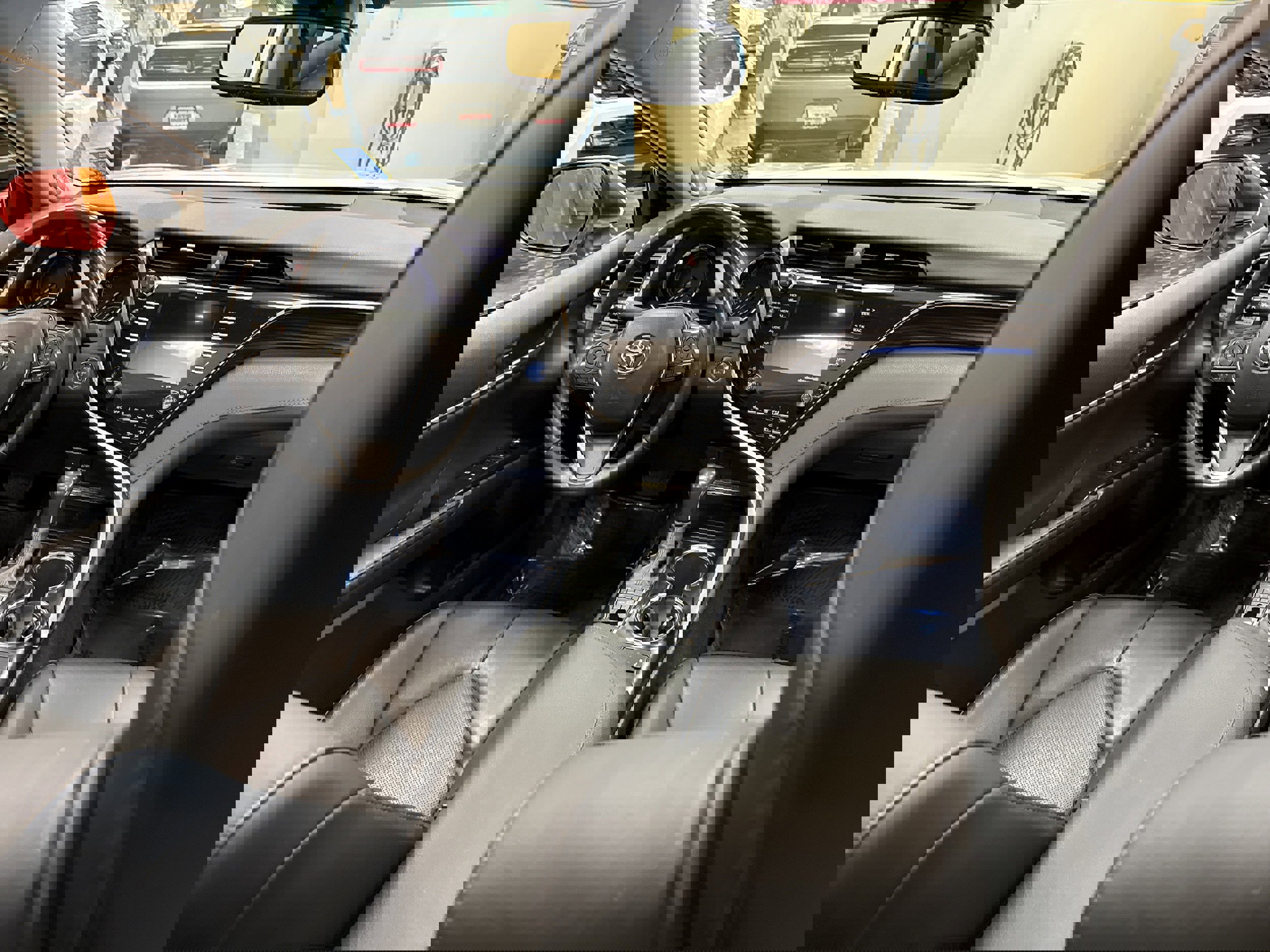 Used 2020 Toyota Camry XLE image 22