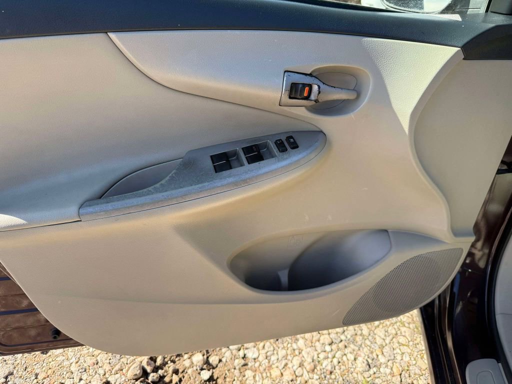 Used 2013 Toyota Corolla image 16