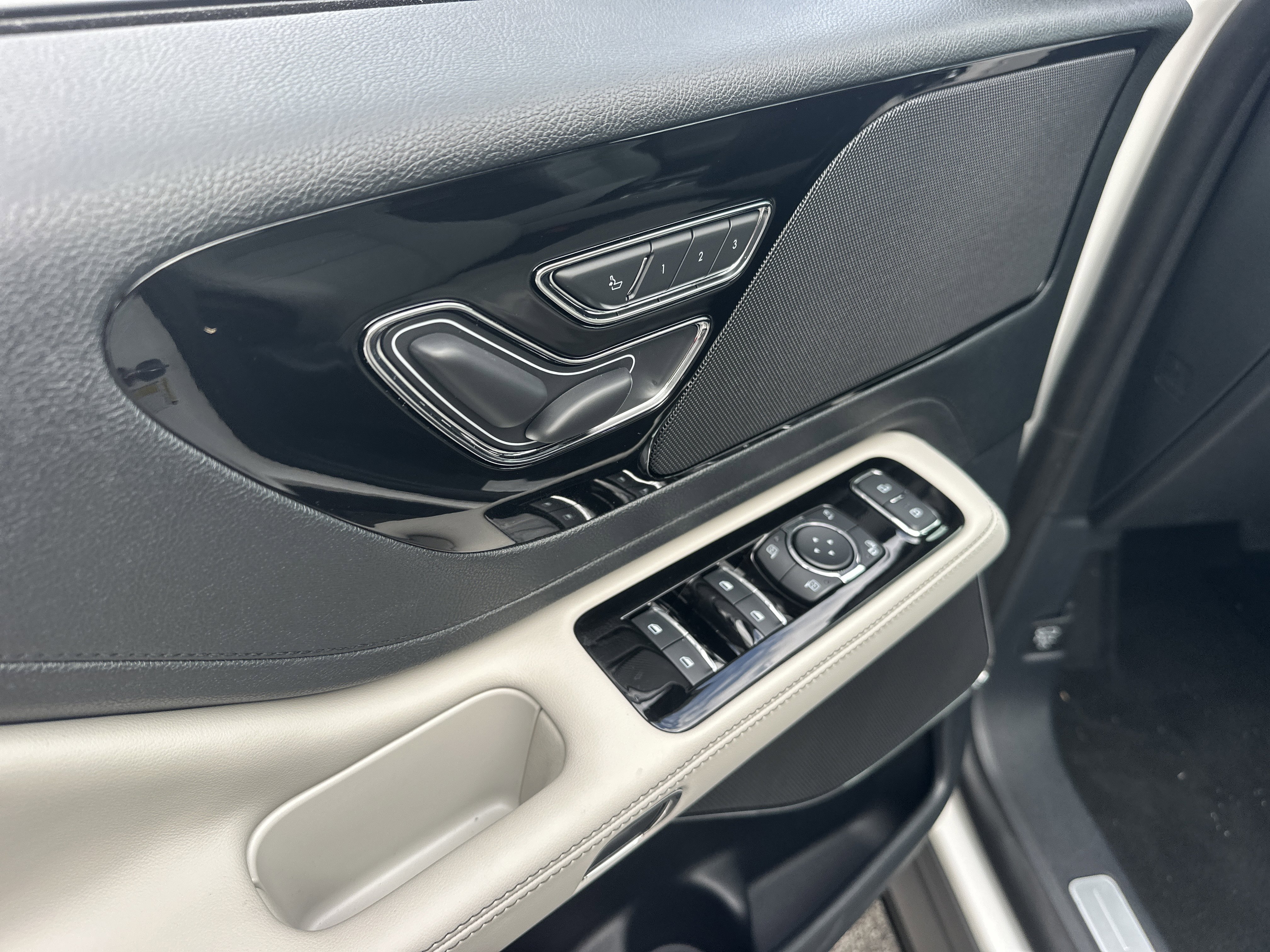 New 2026 Lincoln Aviator 2WD image 17