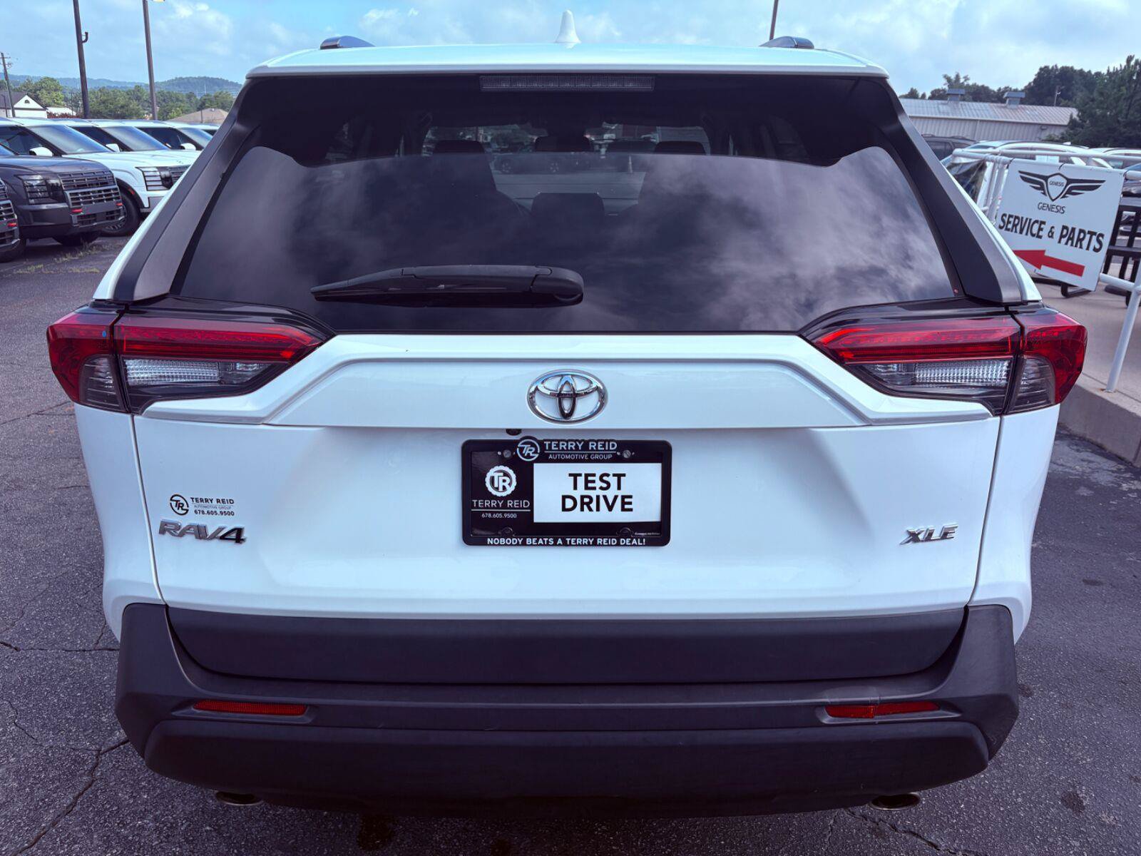 Used 2024 Toyota RAV4 XLE FWD image 7