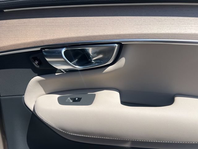 New 2026 Volvo XC90 B5 Core w/ Protection Package Premier AWD/4WD image 32