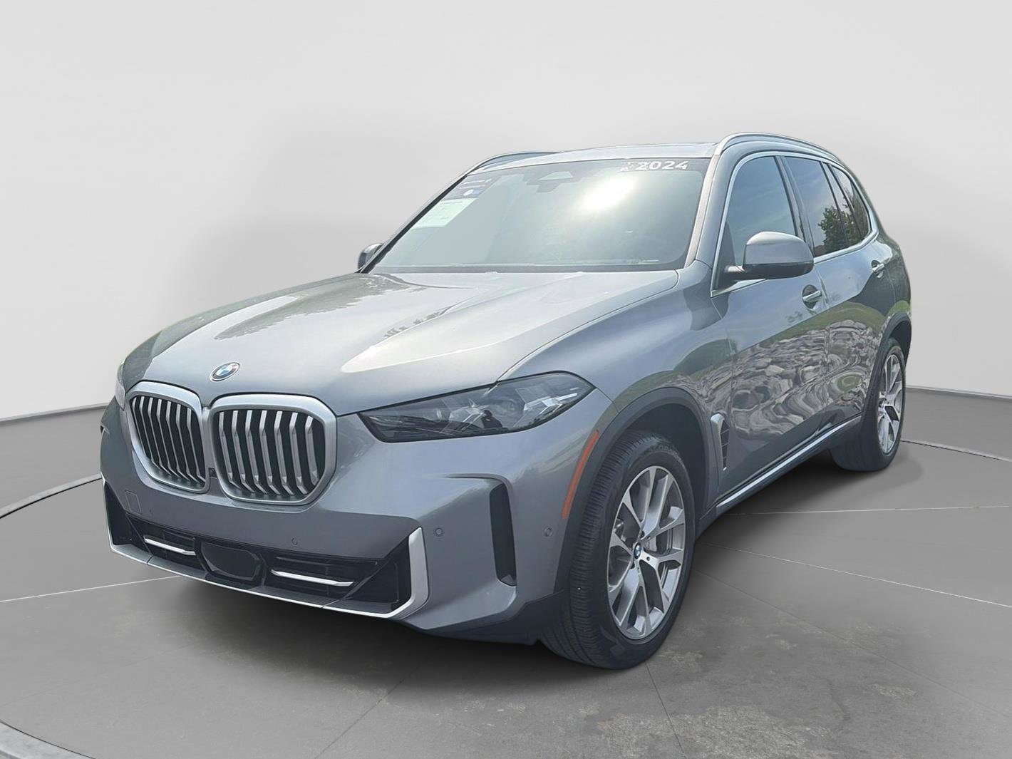 Certified 2024 BMW X5 xDrive40i w/ Parking Assistance Package AWD/4WD image 1