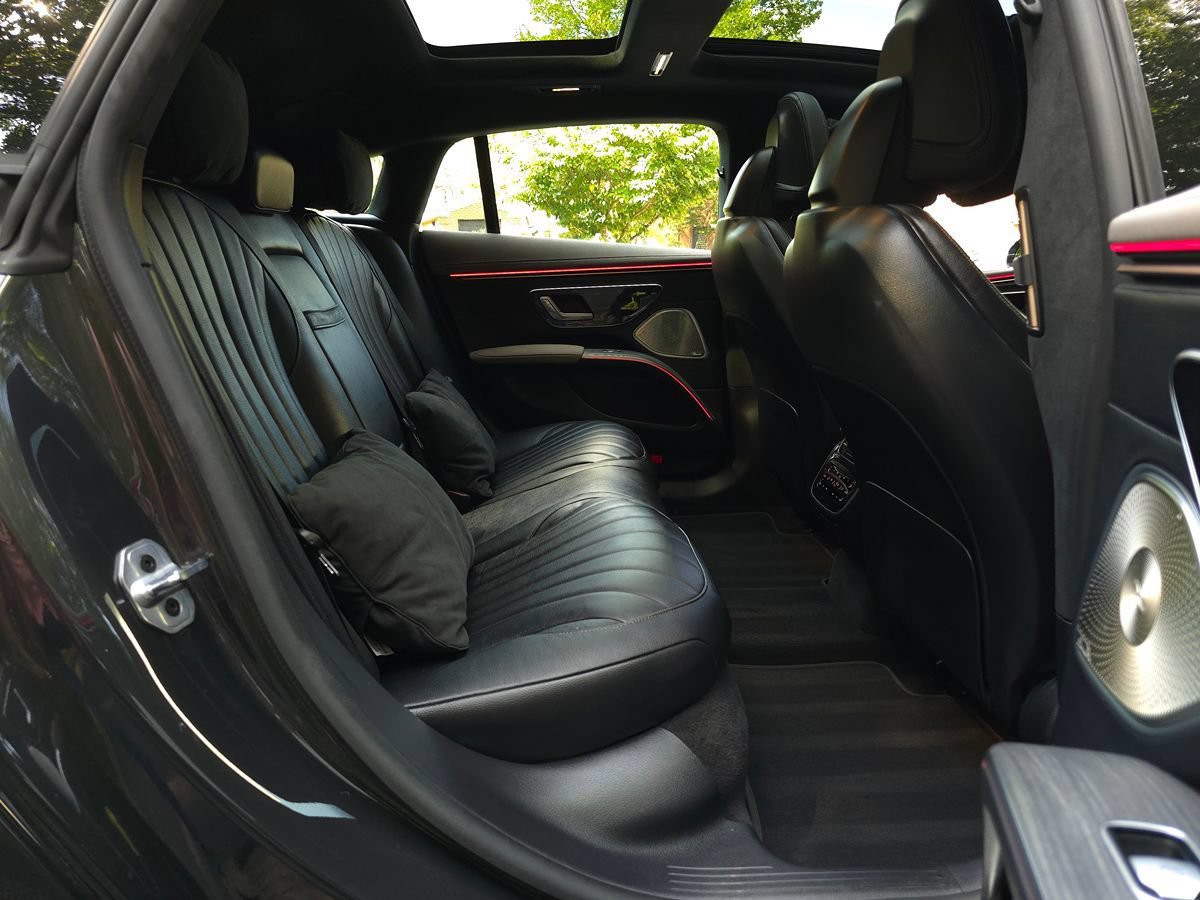 Used 2022 Mercedes-Benz EQS 580 4MATIC Sedan w/ Exclusive Trim Package image 19