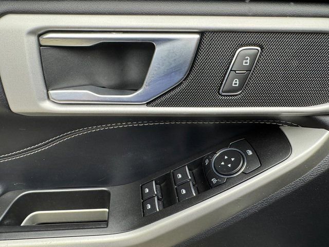 Used 2022 Ford Explorer XLT image 10