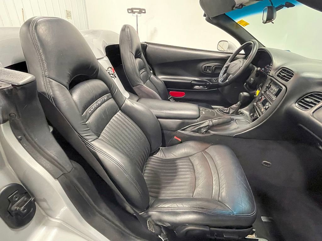 Used 2000 Chevrolet Corvette Convertible w/ Performance Handling Pkg image 52