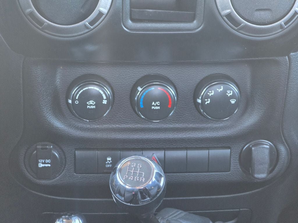 Used 2013 Jeep Wrangler Unlimited Sport w/ Connectivity Group AWD/4WD image 13