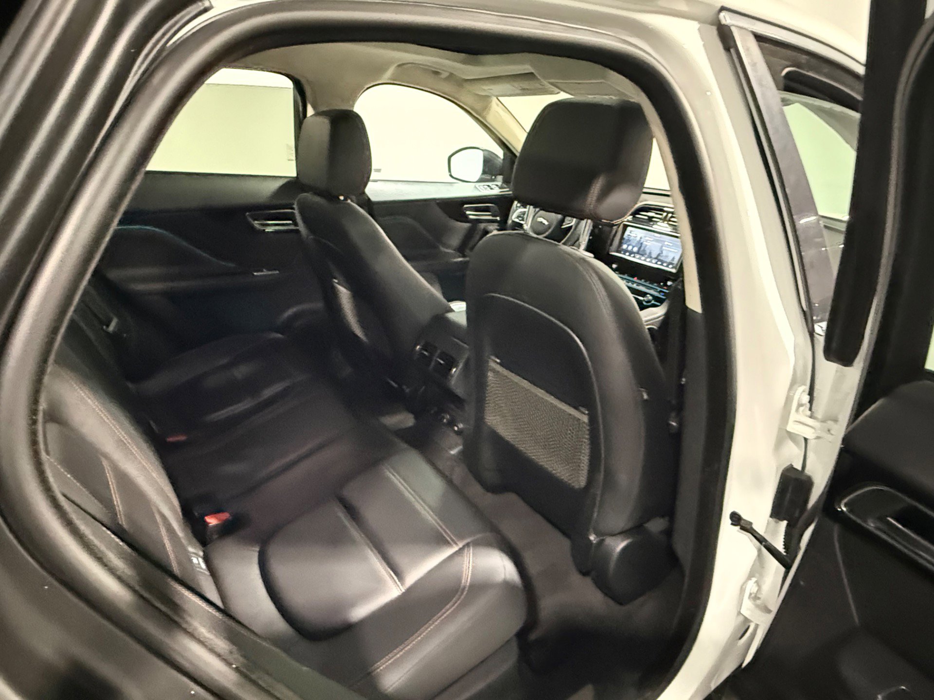 Used 2019 Jaguar F-PACE Prestige image 43