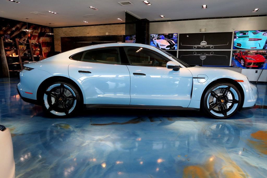 Used 2022 Porsche Taycan image 10