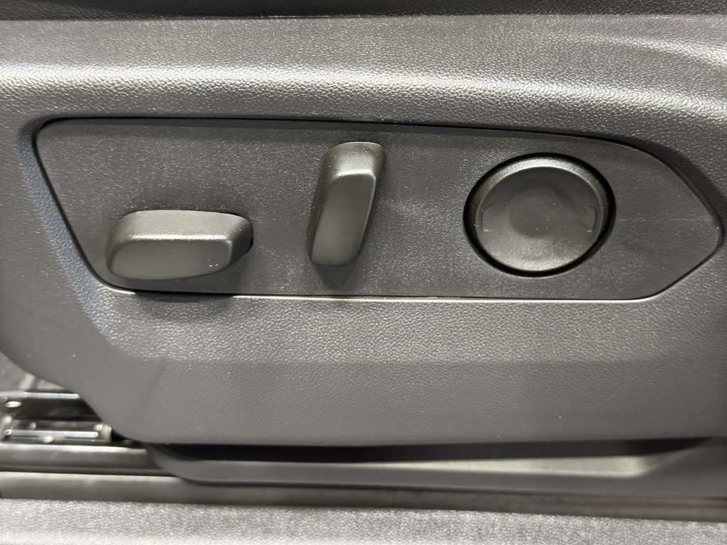 Used 2025 GMC Yukon XL Elevation w/ LPO, Elevation Black Package image 16