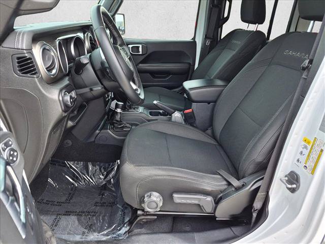 Used 2018 Jeep Wrangler Unlimited Sahara AWD/4WD image 14