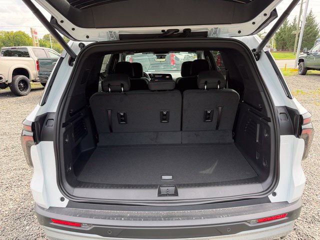 New 2027 Chevrolet Traverse LT w/ Driver Confidence Package FWD image 7