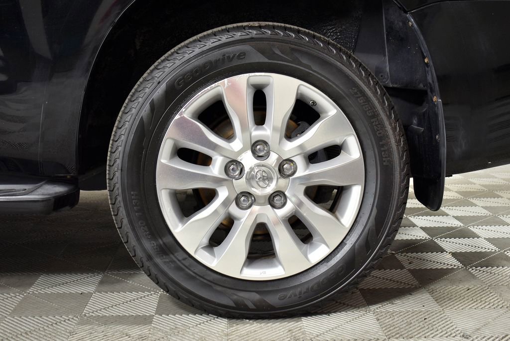 Used 2010 Toyota Sequoia Platinum image 24