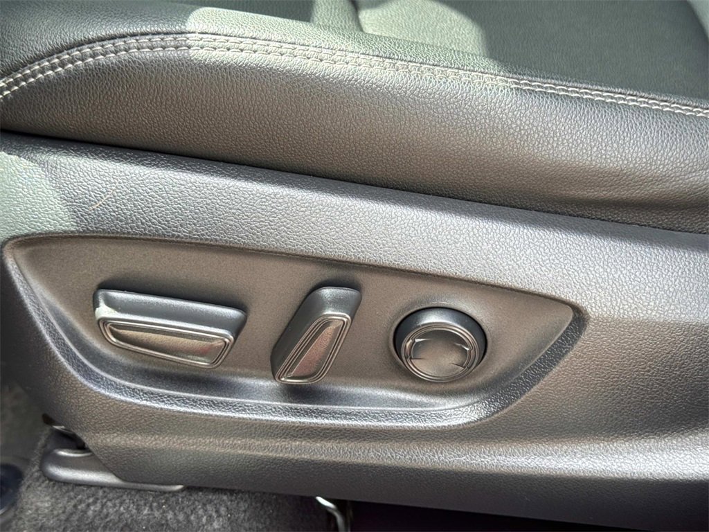 Used 2022 Toyota Corolla Cross XLE image 10