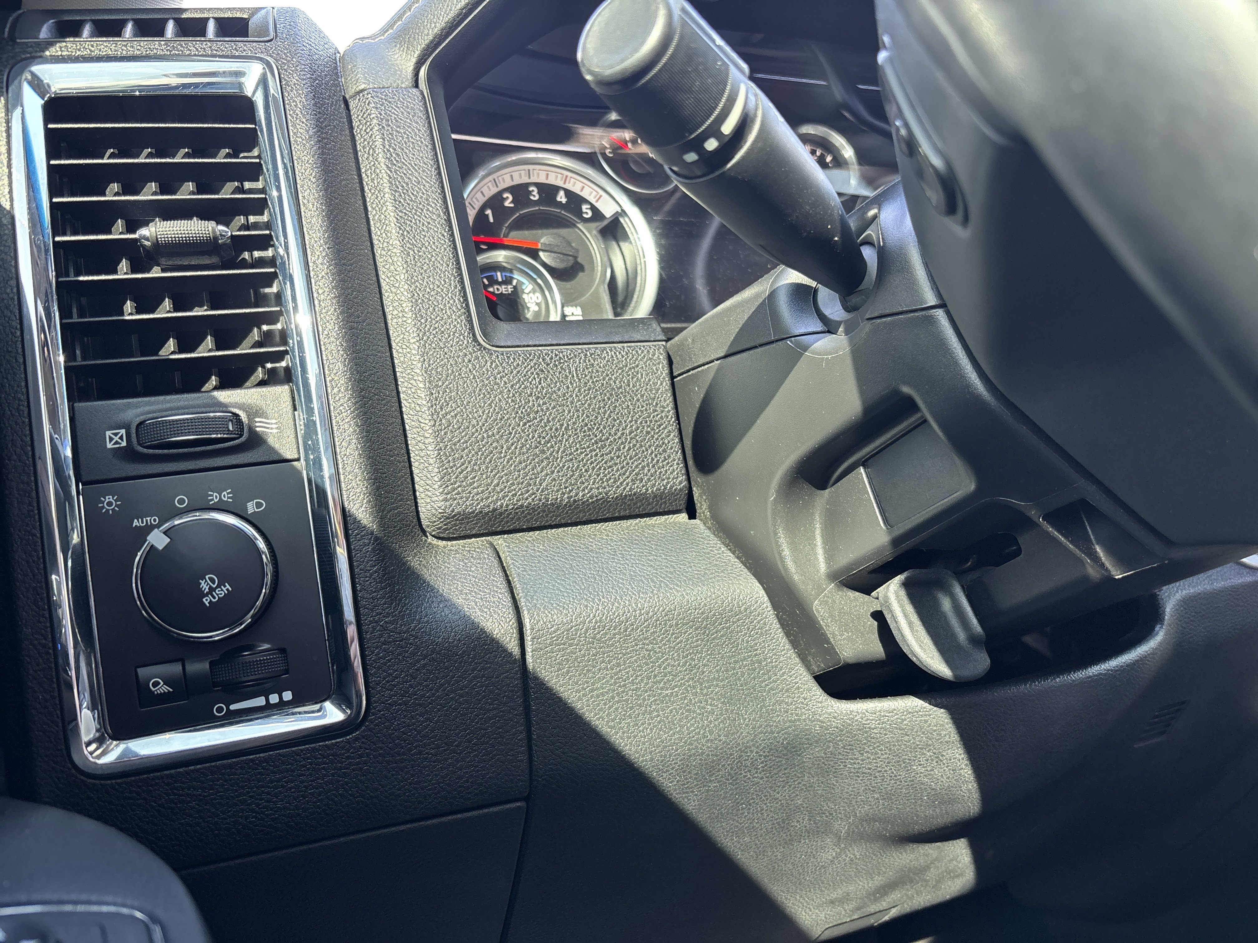 Used 2015 RAM 2500 Laramie image 28