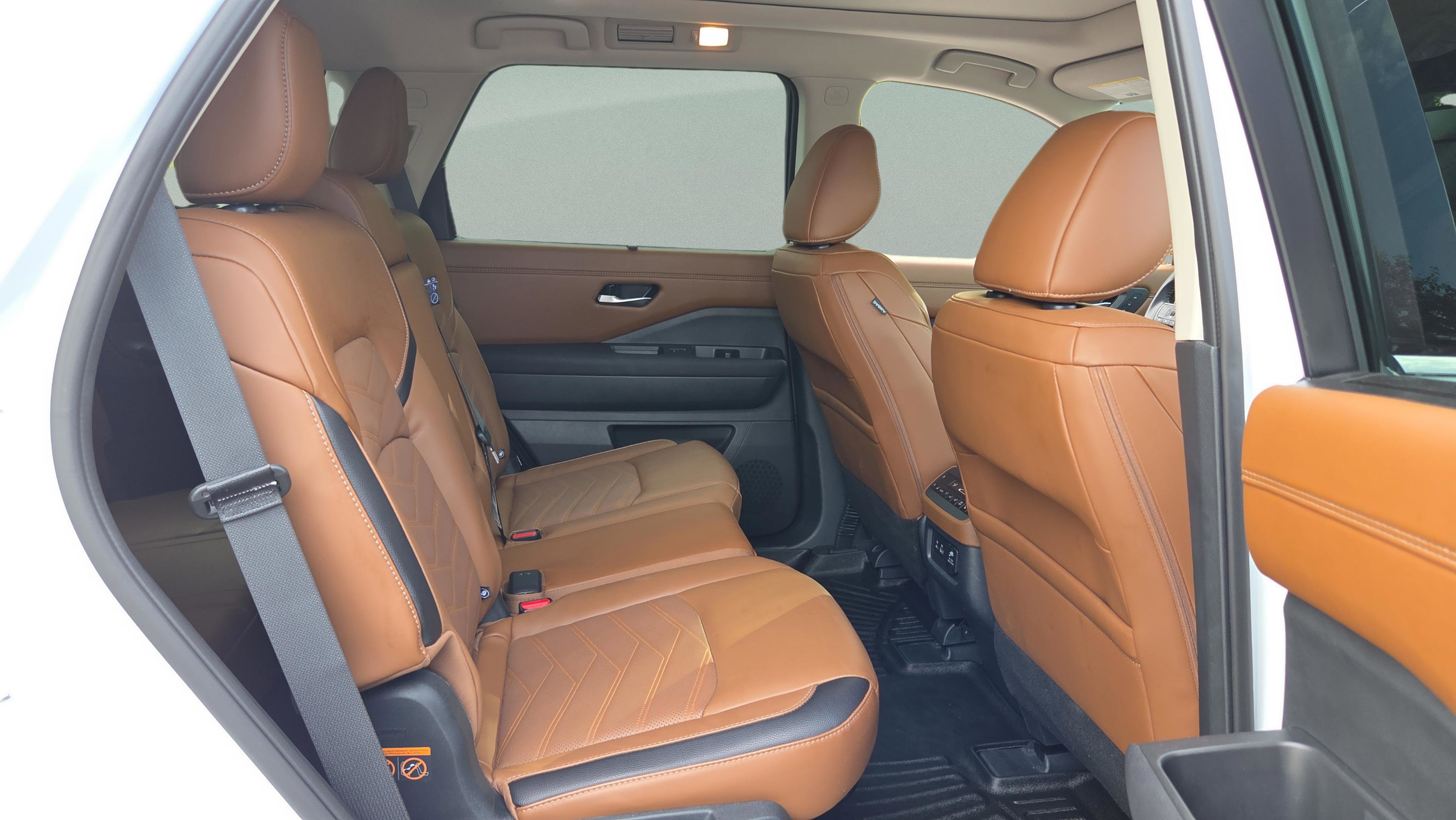 Used 2025 Nissan Pathfinder Platinum w/ Cargo Package FWD image 14